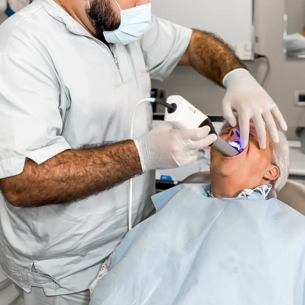 FOTO CI PRENDIAMO CURA DI TE 1 - Dentista a Ronchi