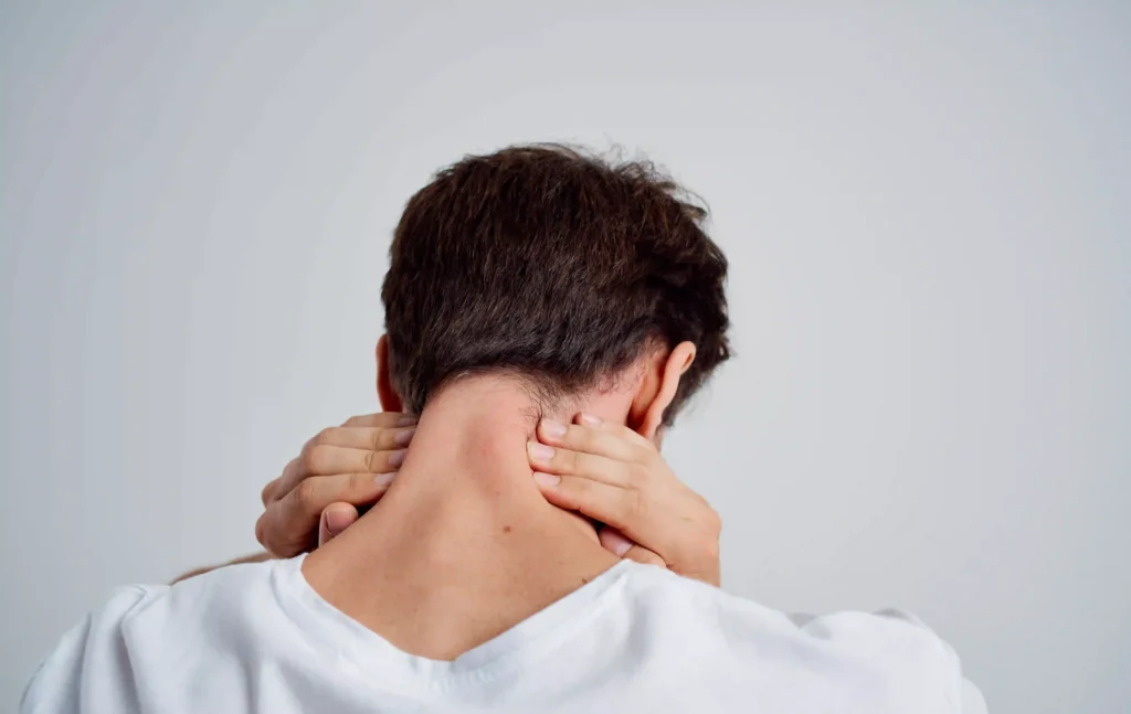 Dolori cervicali e vertigini: i 5 esercizi di fisioterapia più efficaci 1 Dolori cervicali