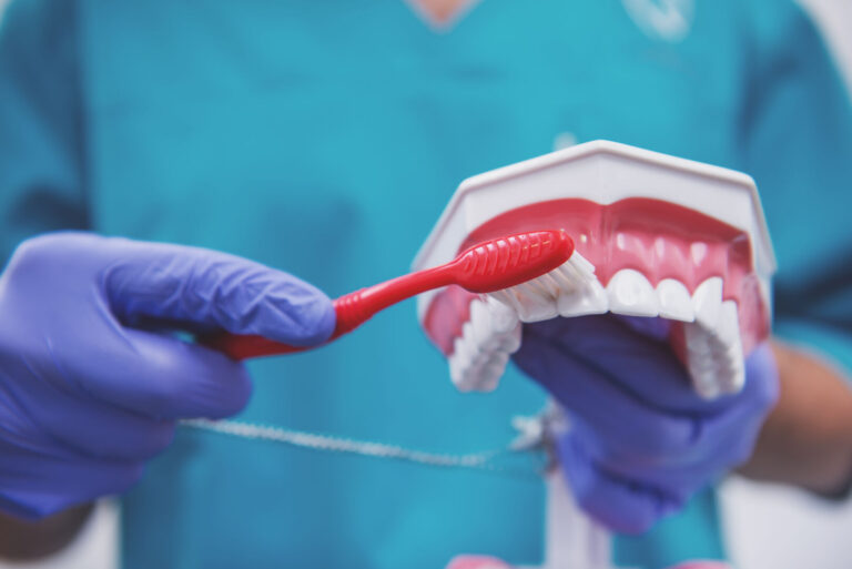 Pulizia dei denti dal dentista
